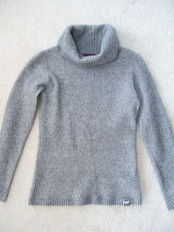 Light grey turtle-neck